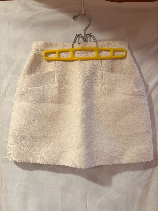 Club Monaco Dresses & Skirts - Club Monaco Cream Jacquard Mini Skirt with Pockets